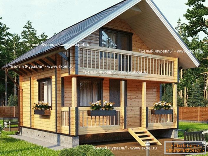 La casa è fatta di legno lamellare con una terrazza e un ampio balcone. Il progetto KB-1.