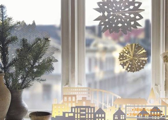 Come decorare le finestre per il nuovo anno 2017 con la carta