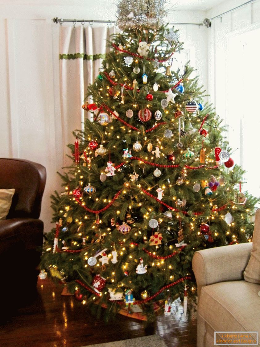 Giocattoli di plastica per l'albero di Natale - belli e sicuri