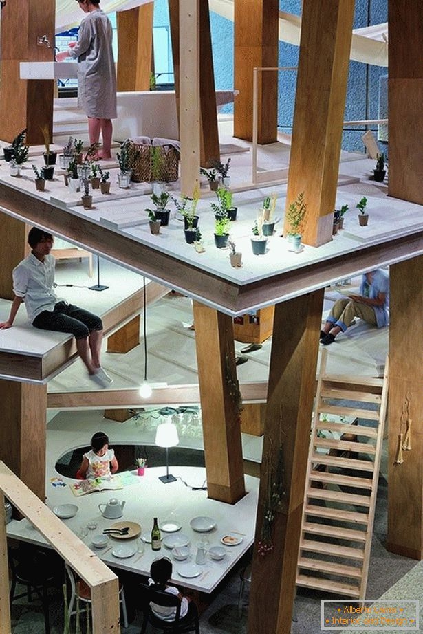 Casa multilivello con pilastri di Suzuko Yamada Architects