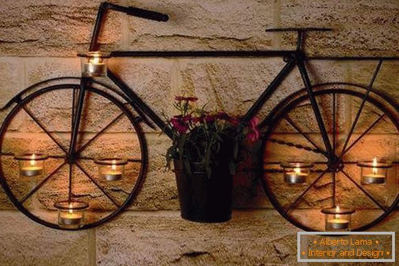 Creativo forgiato candelabro Bicicletta - foto sul muro