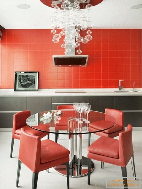 Design della cucina con una foto auricolare rossa