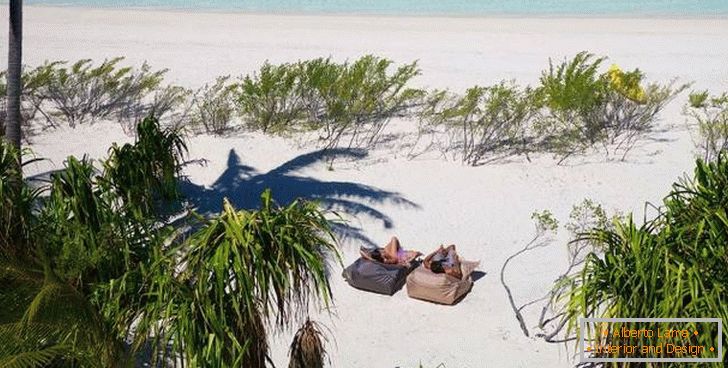 Rilassarsi sulla spiaggia di Tahiti