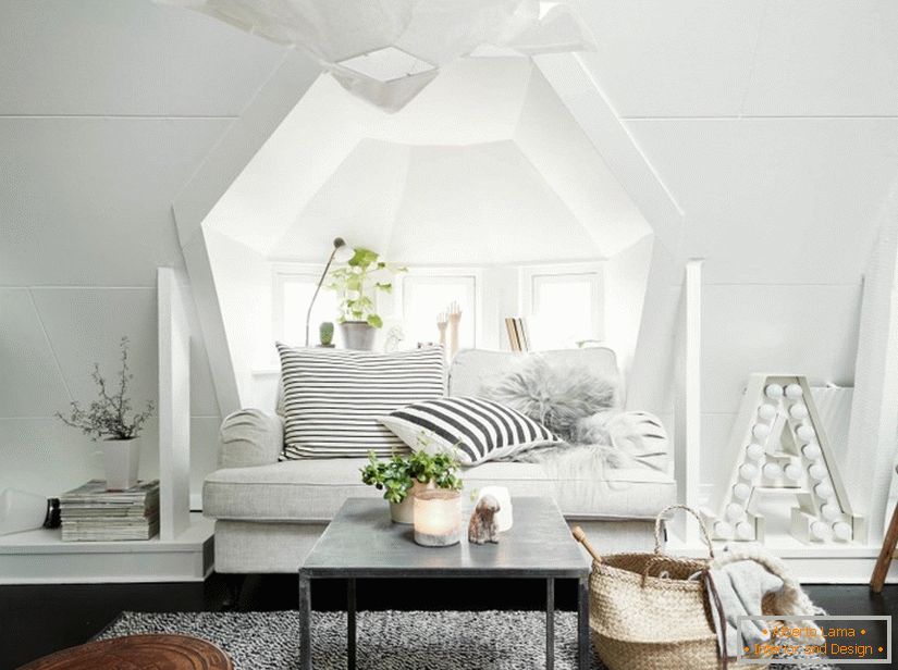 Interior design sopra la casa del letto in Svezia