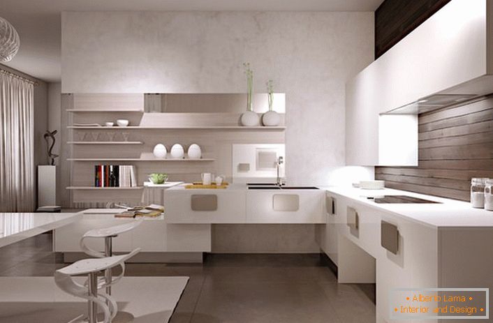 L'interno minimalista della cucina in colore bianco è armoniosamente combinato con la decorazione della parete in legno sopra il piano di lavoro.