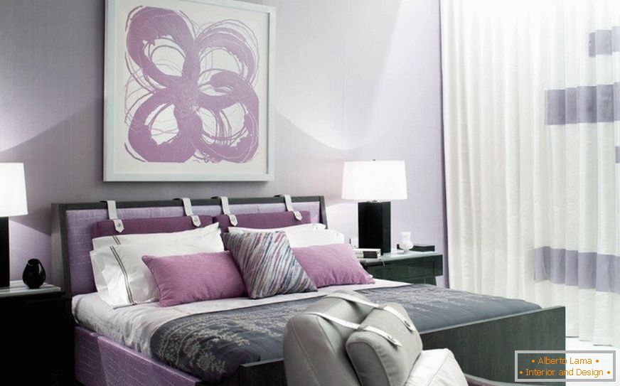Colore lilla nella camera da letto moderna