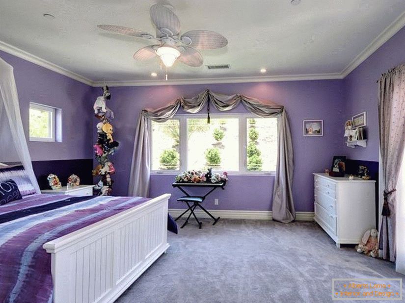 Camera da letto in delicate tonalità di lavanda
