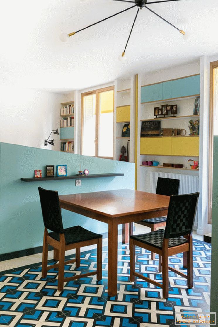 L'idea di un interno da sala da pranzo per piccoli appartamenti di MAEMA Architects