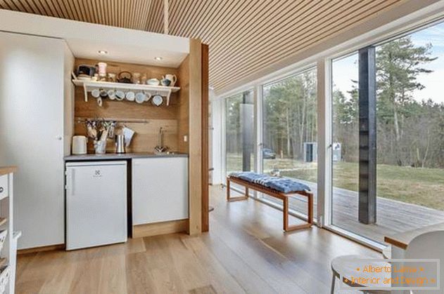 Design della cucina in una piccola casa privata
