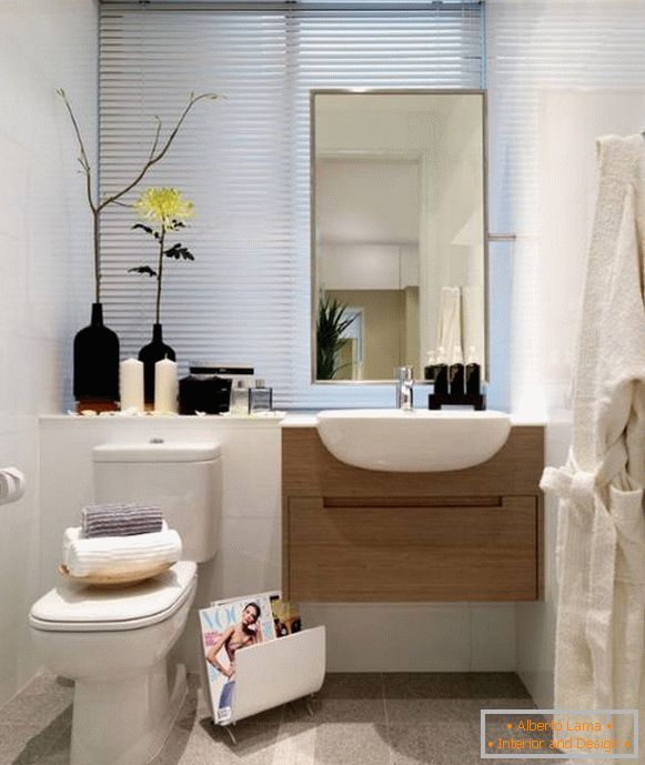 Piccola stanza da bagno in stile minimalista