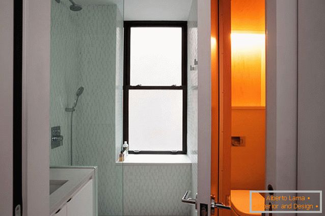Un bagno di un trasformatore di appartamenti multifunzionale a New York