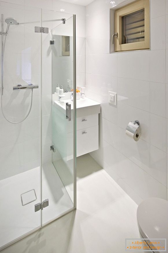 Design del bagno in un piccolo appartamento