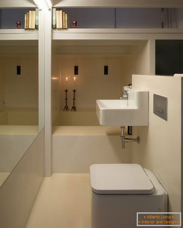 Interno di un piccolo bagno