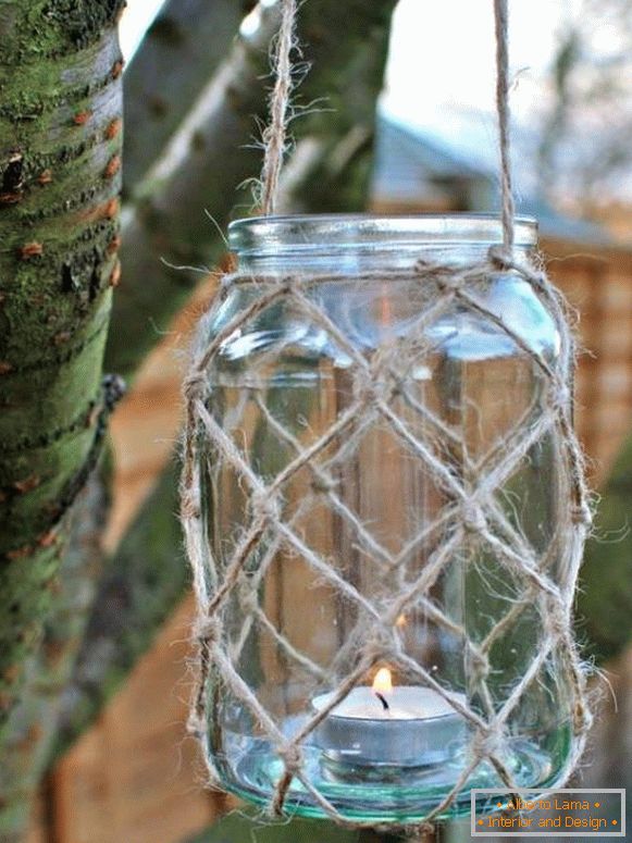 Vasi di vetro come ornamento per il giardino
