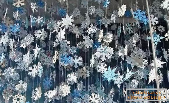 Ghirlande di Natale e fiocchi di neve di carta, foto 1