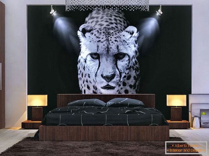 Una buona soluzione di design per la camera da letto. Un pannello illuminato con un leopardo nel mezzo della composizione generale.