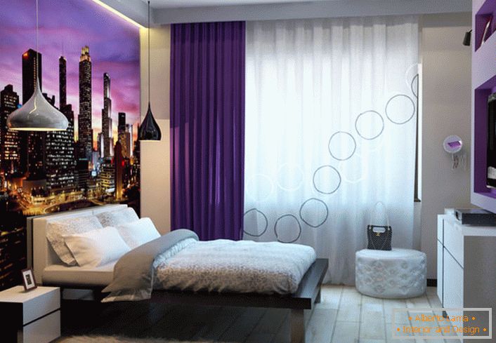 Gli interni moderni della camera da letto sono confortevoli, pratici e accoglienti. 