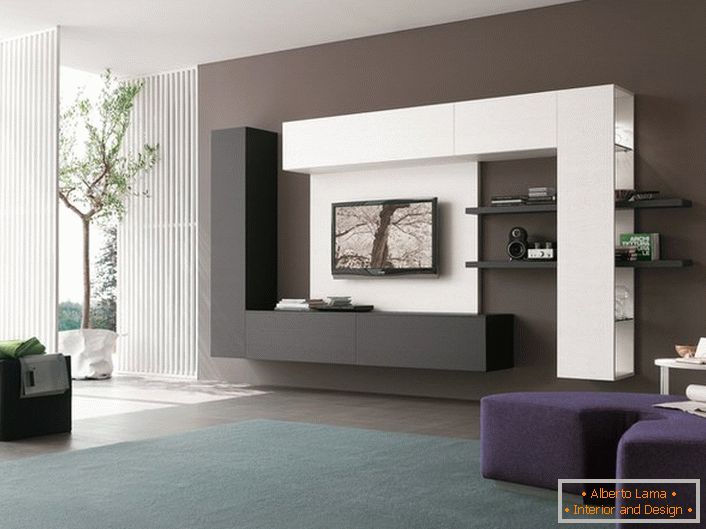 Per enfatizzare la facilità dei designer di soggiorni interni offrono mobili componibili pendenti.