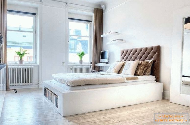 Elegante camera da letto di un piccolo appartamento in Svezia