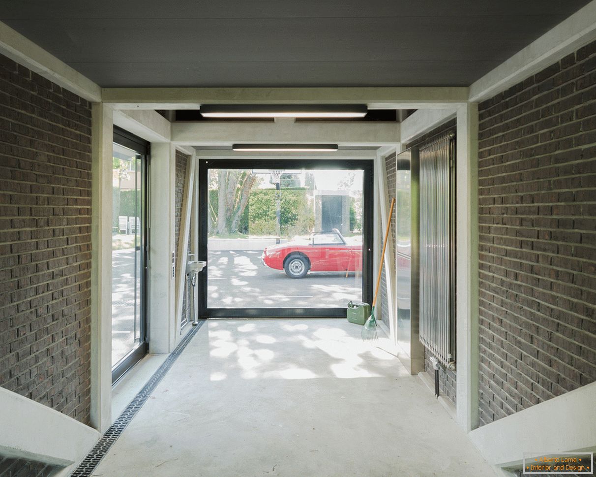 Interior design di un garage con una tettoia