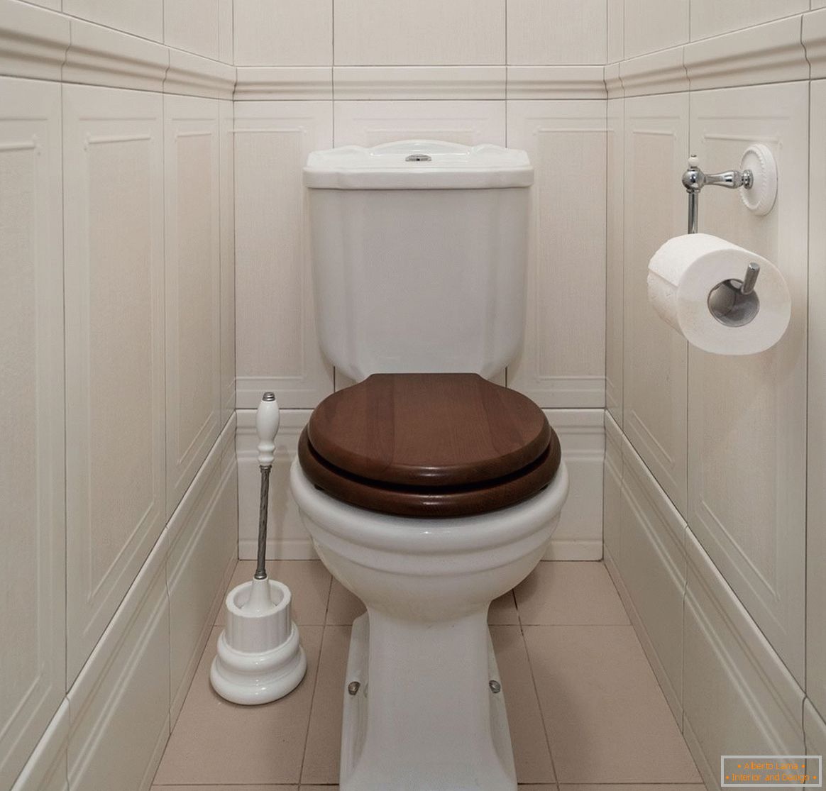 Piastrella bianca nella toilette