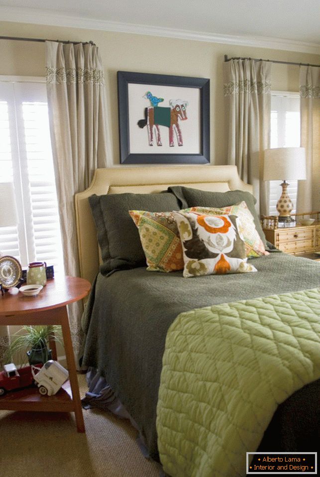 Camera da letto in colori chiari con accenti grigi