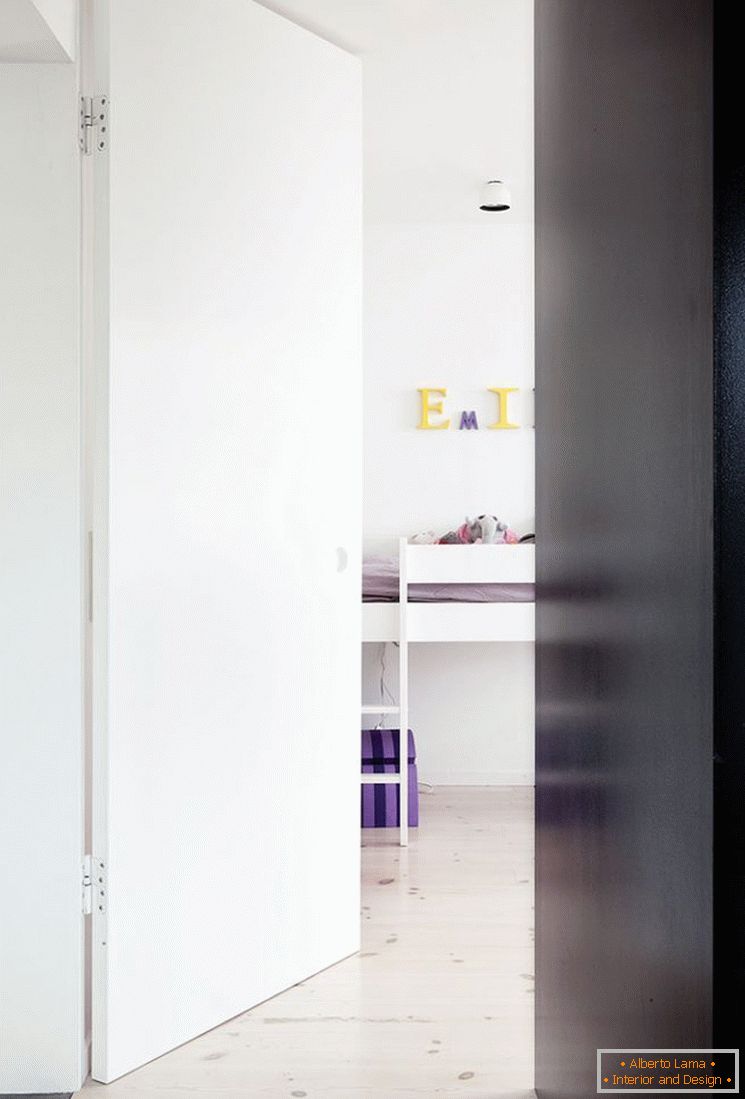 Progettazione di un piccolo appartamento in bianco e nero - фото 3
