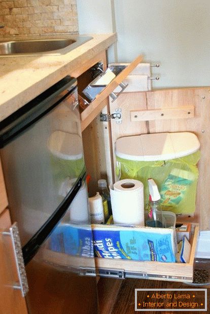 Accessori igienici in una piccola cucina accogliente