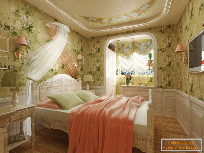 Come parte del design della camera da letto sono stati utilizzati molti colori, il che è abbastanza accettabile, se si tratta di stile country.