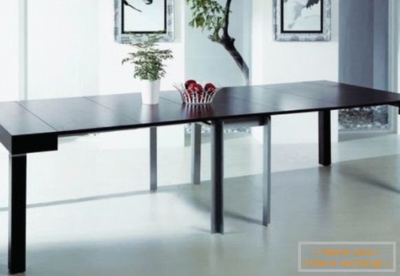 consolle da tavolo pieghevole nera nel design del soggiorno