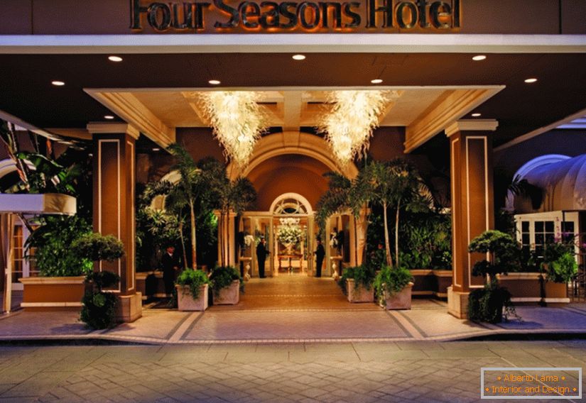 La facciata dell'hotel Four Seasons