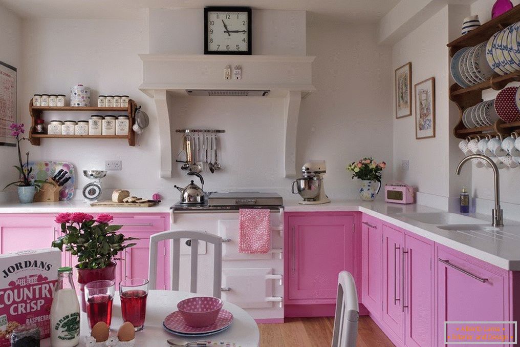 Cucina in colore rosa
