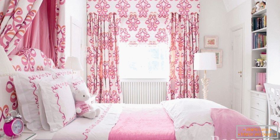 Camera da letto nei colori rosa