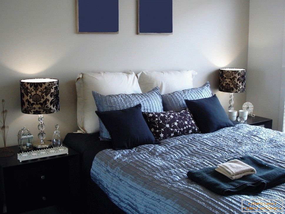 Camera da letto nei colori blu