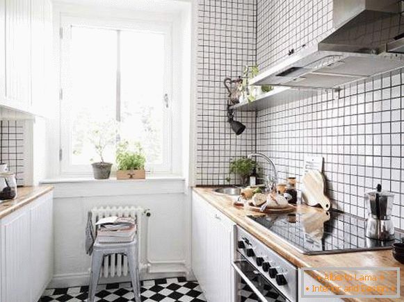 Piccola cucina in un appartamento in stile scandinavo