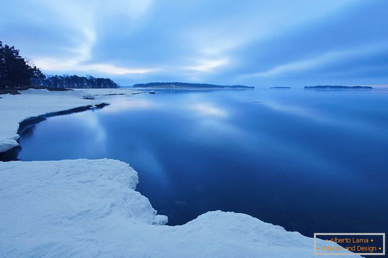 Lago ghiacciato in Finlandia