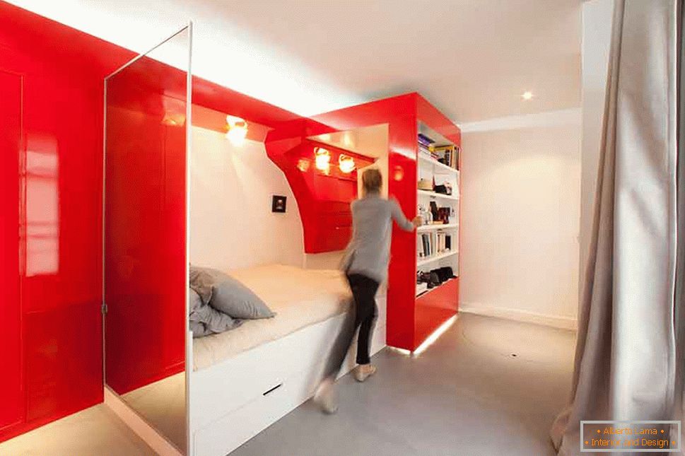 Camera da letto pieghevole in colore bianco e rosso