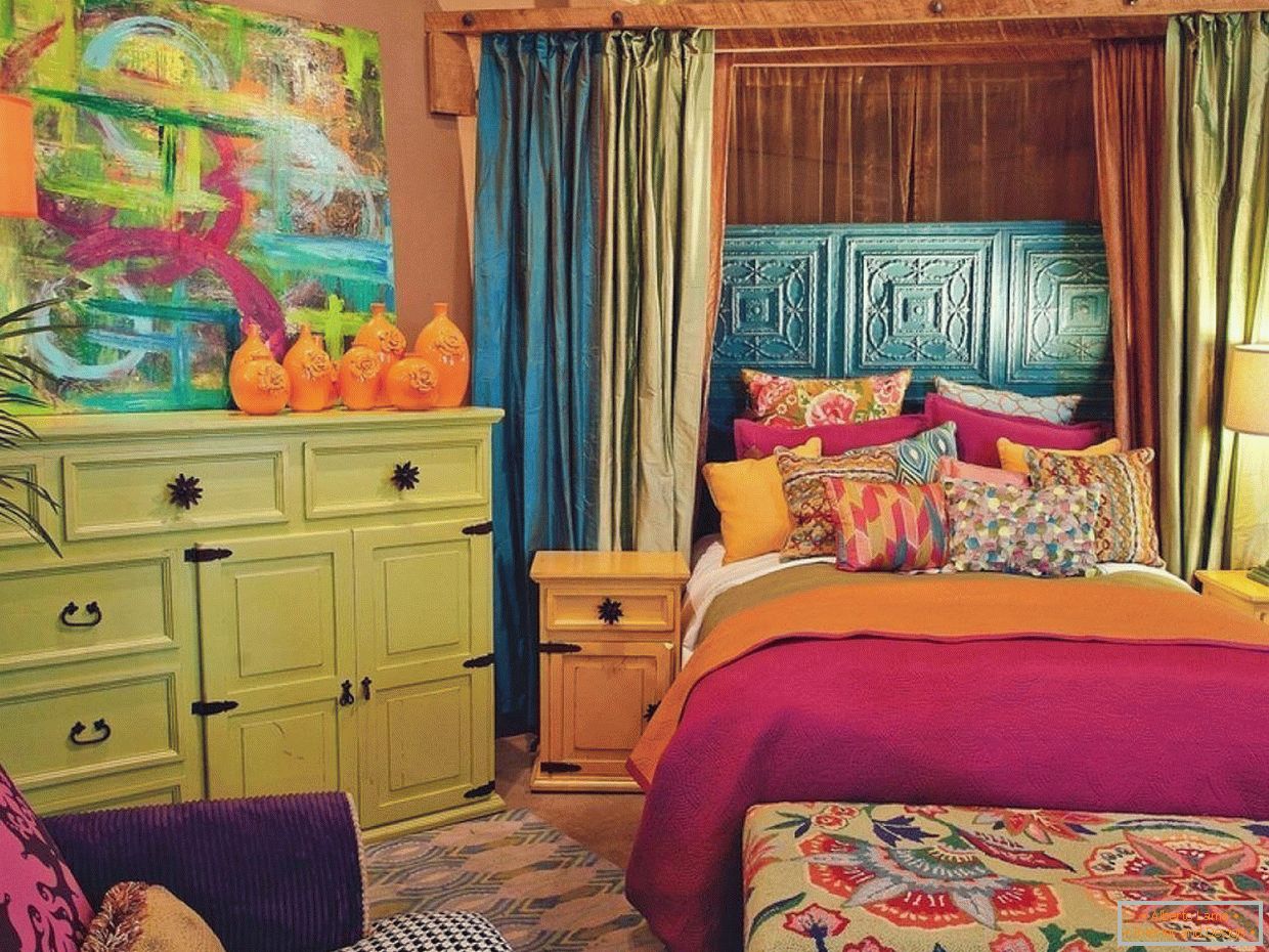 Interno camera da letto in colori vivaci
