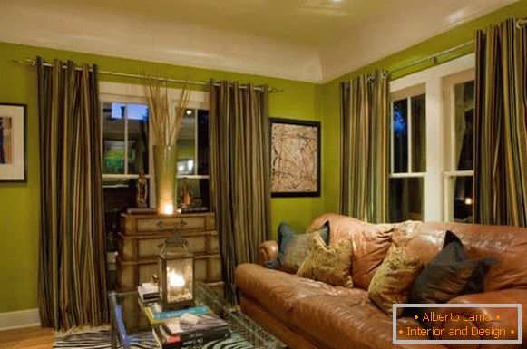 Piccolo soggiorno con pareti verdi