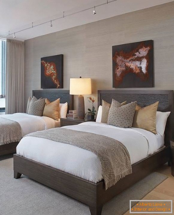Camera da letto in stile moderno con due letti