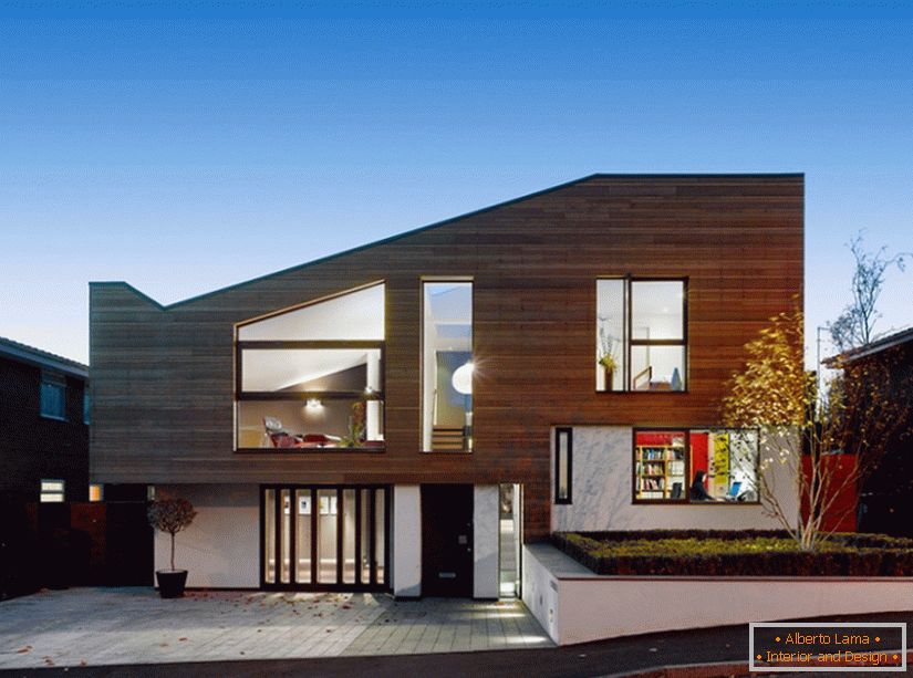 Una moderna casa calda con una facciata esterna dallo studio Stephenson ISA
