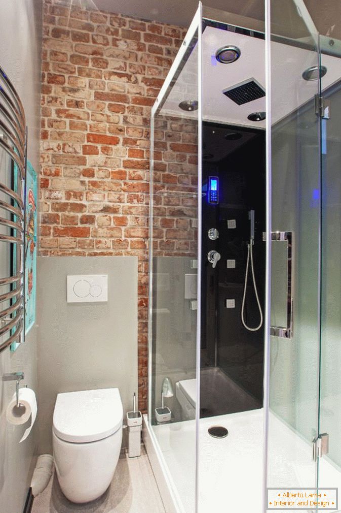 Bagno di un piccolo studio in stile loft