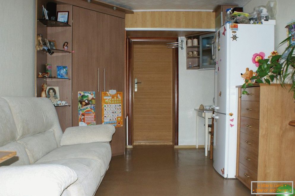 L'interno della camera è di 12 metri quadrati. m в общежитии