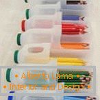 Scatole per conservare matite fatte di bottiglie di plastica