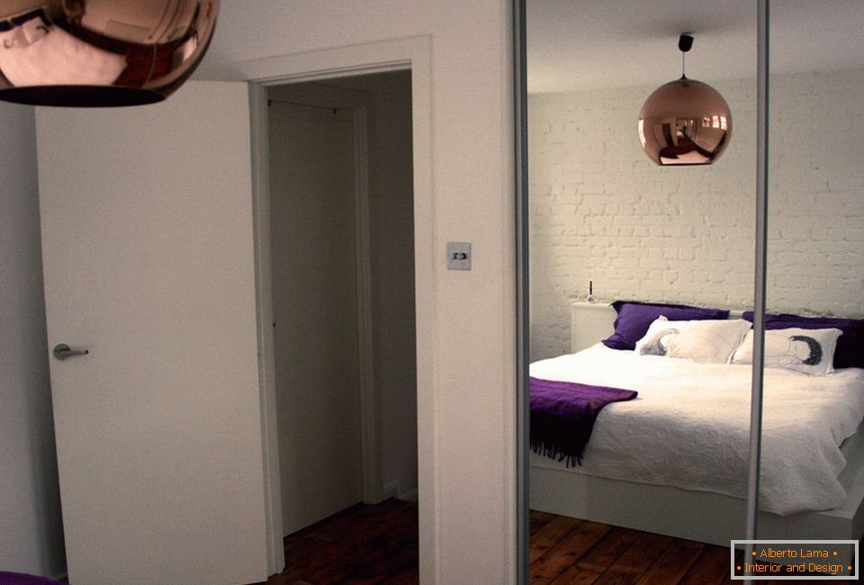 Camera da letto di un piccolo appartamento a Londra
