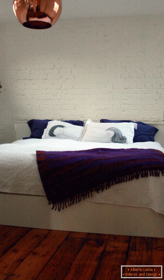 Camera da letto di un piccolo appartamento a Londra