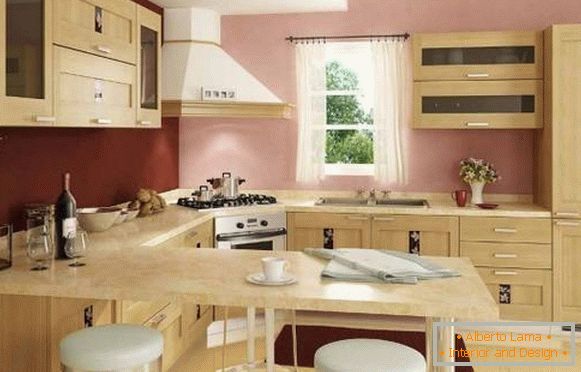 L'interno della cucina ad angolo con un bancone bar - una foto nei toni del beige e del rosa