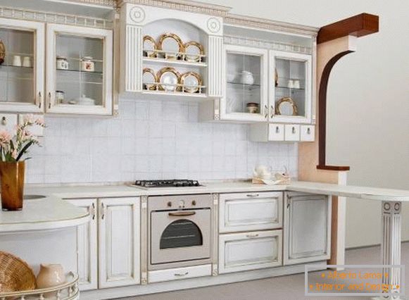 Le cucine angolari più belle con un bancone da bar - una foto in stile classico