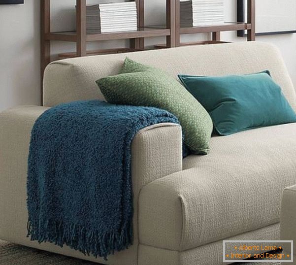 Decorazione del divano con cuscini luminosi