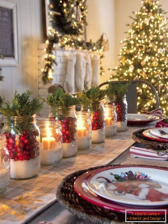 Decorazione e decorazione del tavolo di Capodanno con le tue mani